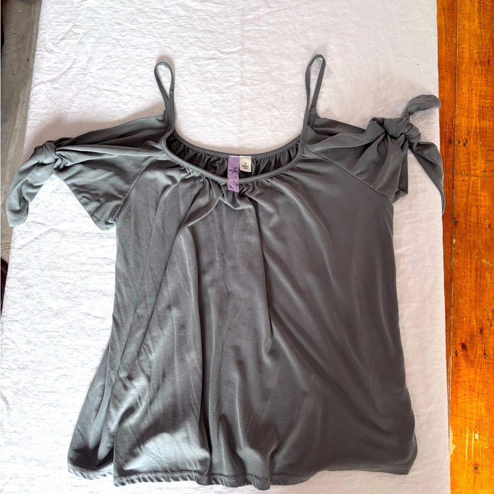 Alya Grey Off Shoulder Tie Tank/Shirt Size Small